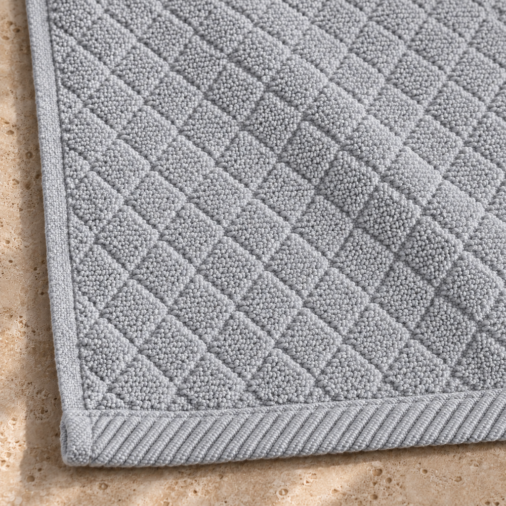 Diamond 900 GSM Bath Mat 50x80 cm in Silver - Closeup Border