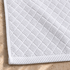 Diamond 900 GSM Bath Mat 50x80 cm in White - Closeup Border