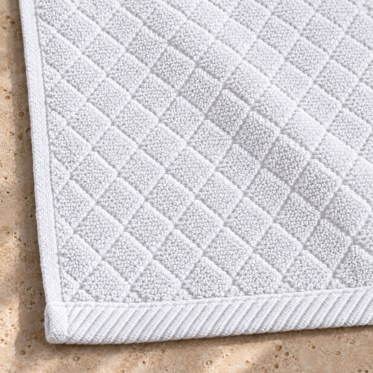 Diamond 900 GSM Bath Mat 50x80 cm in White - Closeup Border
