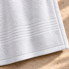 Essential 550 GSM Bath Towel 70x140 cm in White - Closeup Border