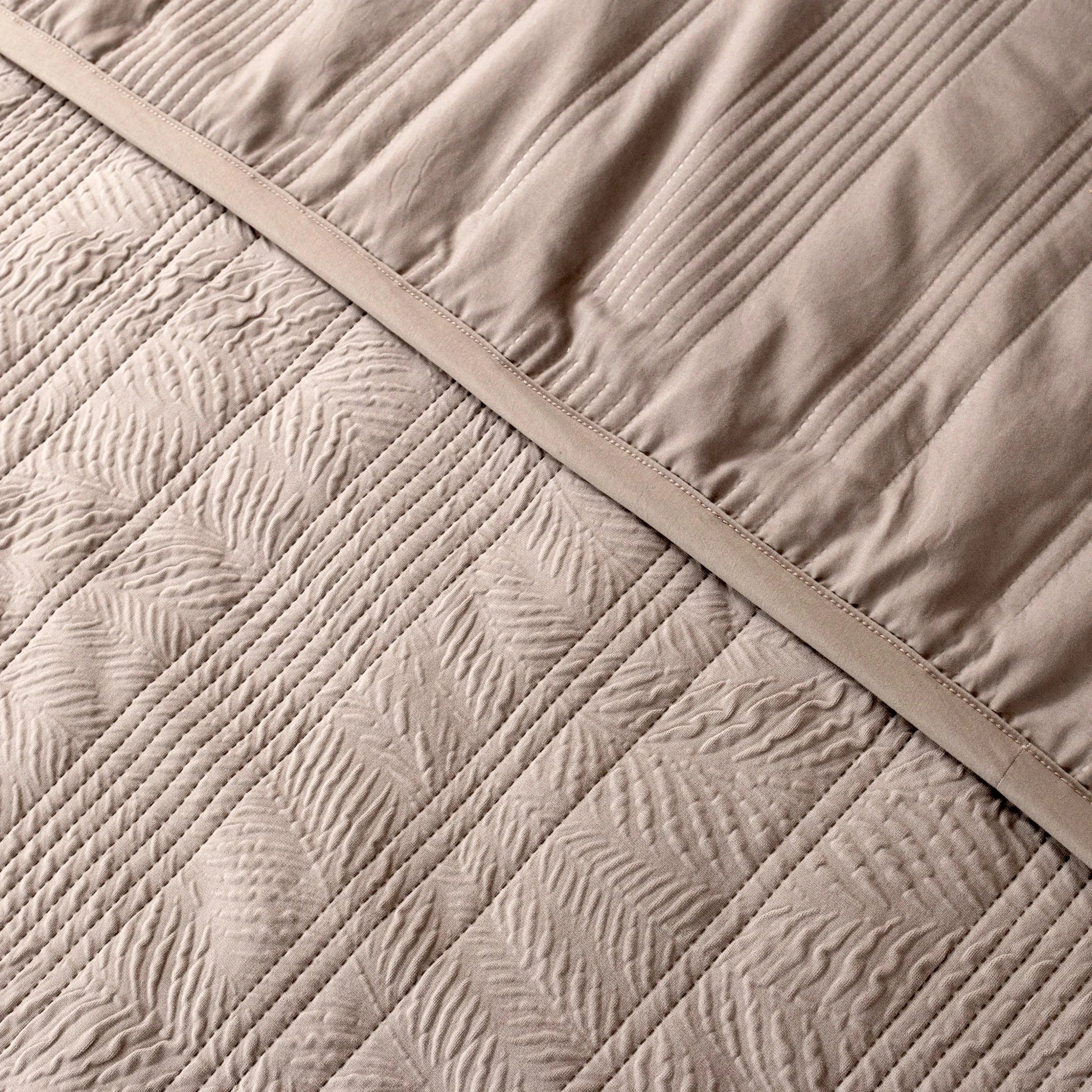 Jacquard Quilt Set - Elbadrawi Home